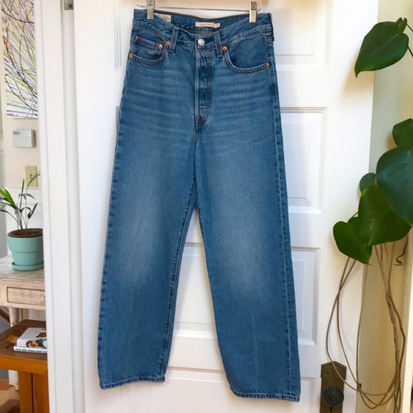 Levi's Denim - EUC Levi’s Premium Sz 27 Ribcage Straight jeans perfect Medium blue wash